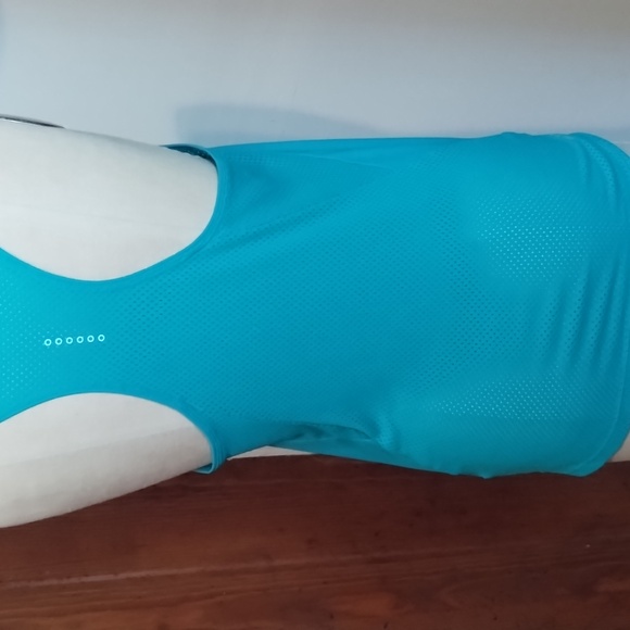 ST T NIKE Running Dri-Fit Racerback Mesh Tank Top- Athletic Comfort on the Run! - Picture 5 of 11